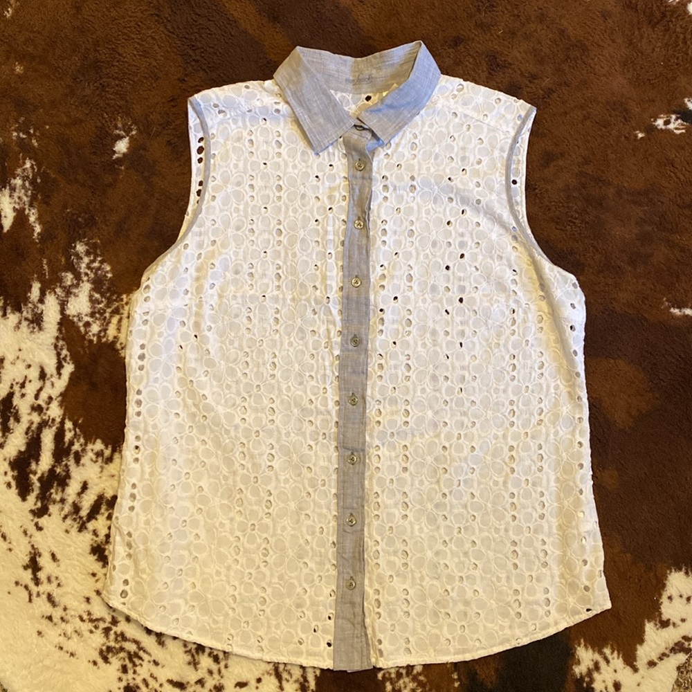 Van Laack Eyelet lace collared button up tank